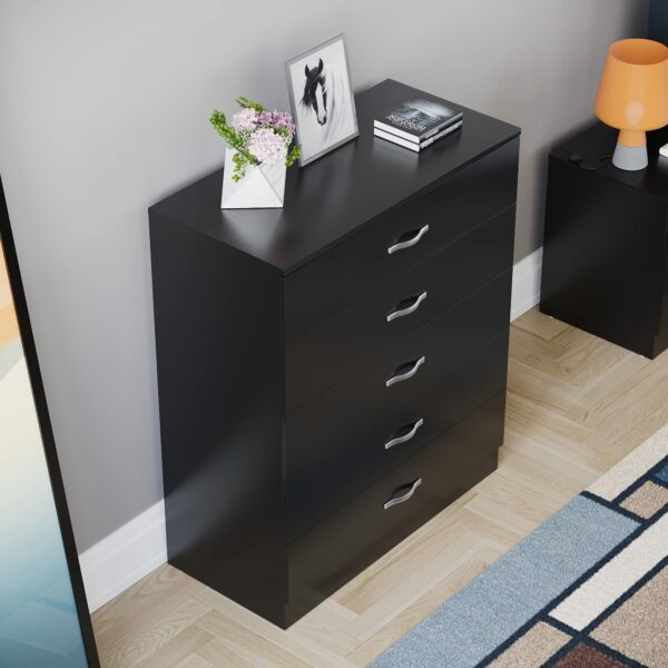 Chest of drawers with metal handles and anti-bowing support, ideal for bedroom and nursery storage
